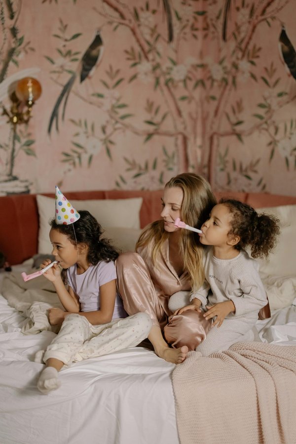 Papier peint chambre bébé : 800 motifs pour un cocon tendre